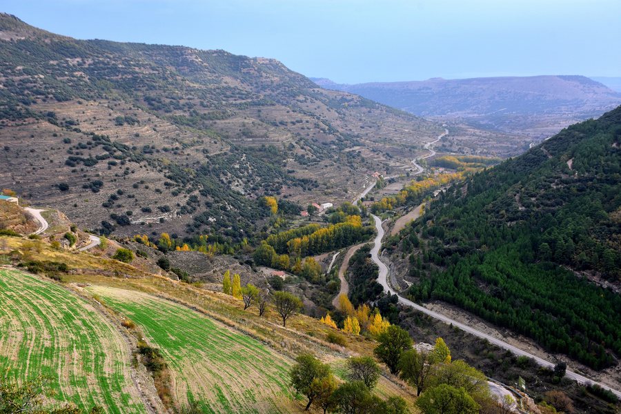File:Paisatge de Cantavieja, Teruel - 52441367472.jpg