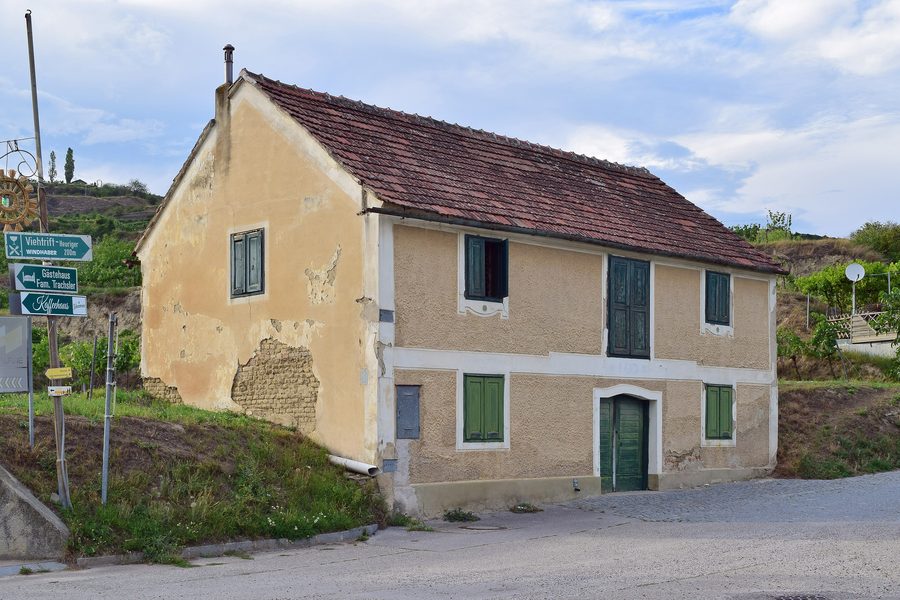 Viehtrift cellar lane with press houses in Rohrendorf bei Krems