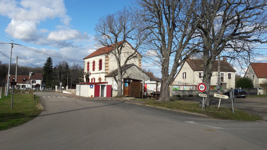 File:Bourg de Toury-sur-Jour.jpg