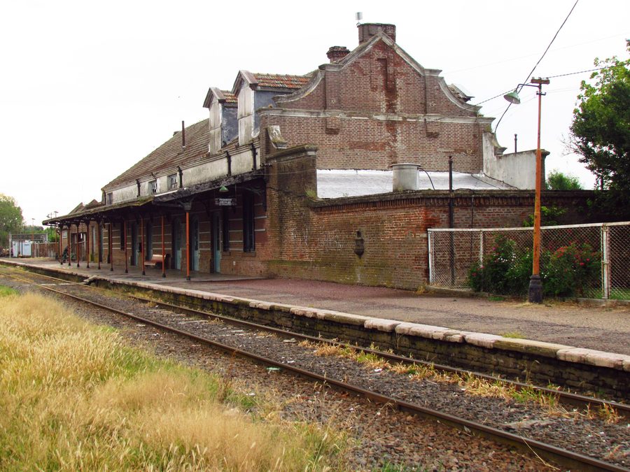 Historic station building in General La Madrid