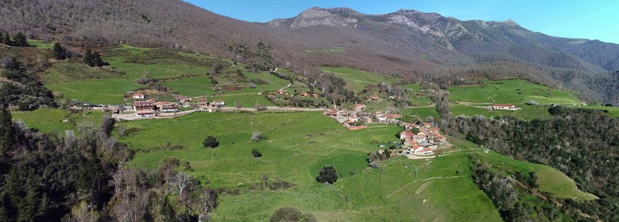 File:Cahecho, Cabezon de Liebana.jpg