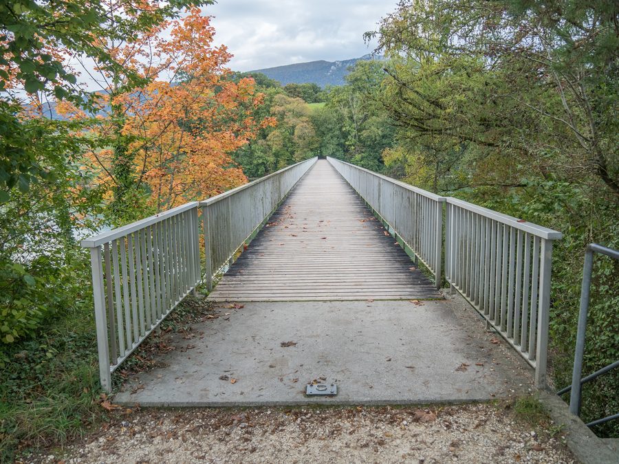 Pedestrian bridge at Emmenspitz over the Aare between Riedholz and Zuchwil