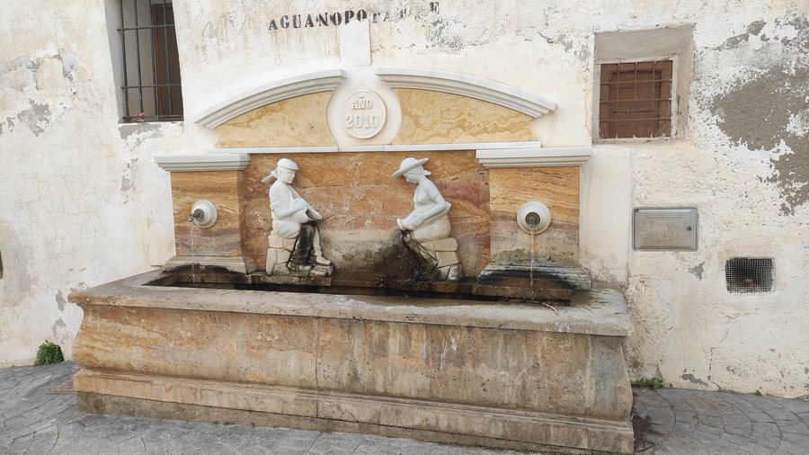 File:Alcontar fuente.jpg