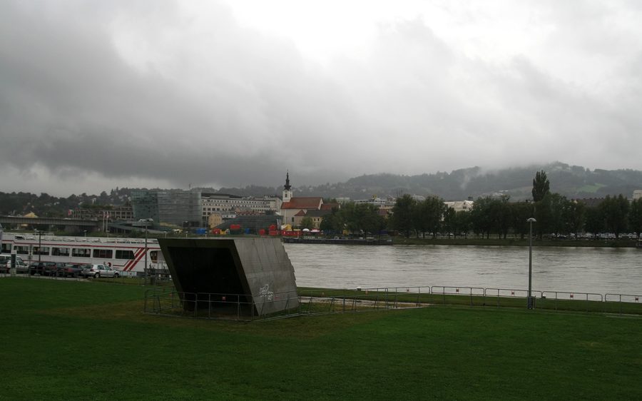 Linz on the Danube with Pöstlingberg