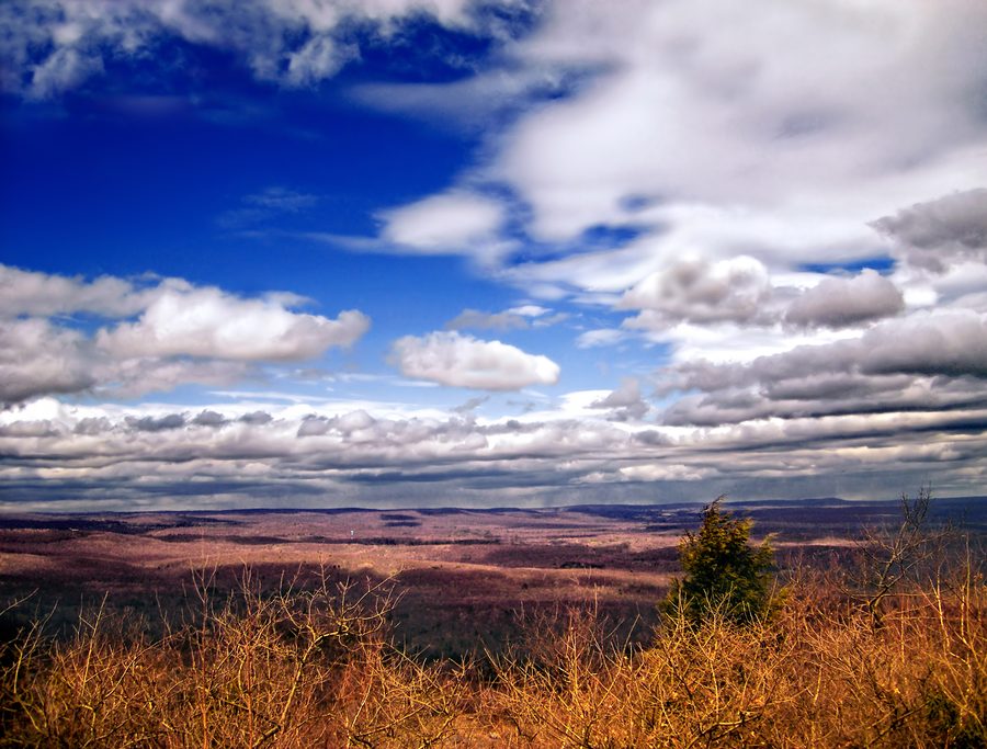 Blick vom Camelback Mountain über die Landschaft im Big Pocono State Park