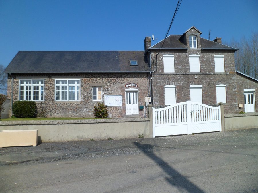 Rathaus von Le Guislain in der Normandie