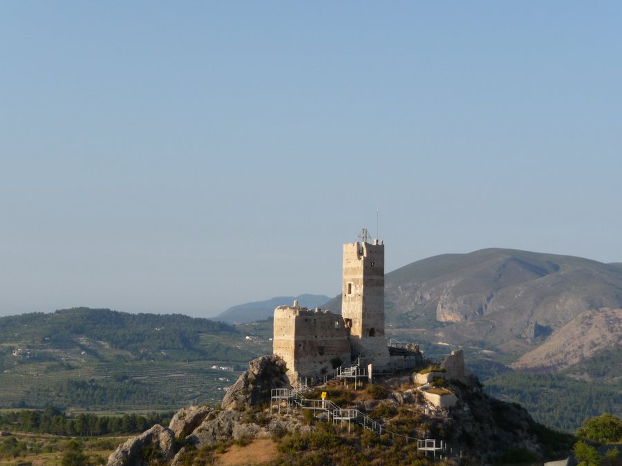 File:Castell de Penella - 01.JPG