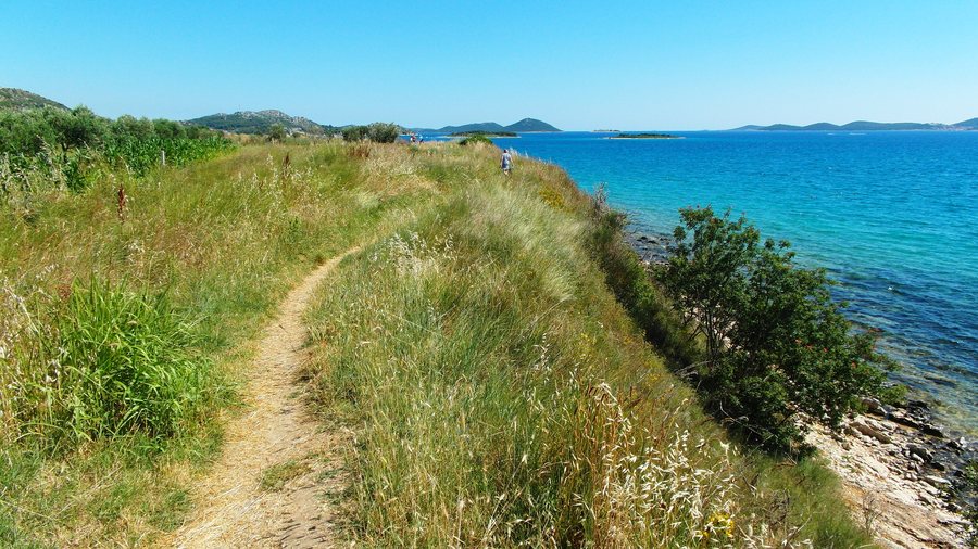 File:CHODNÍK MEDZI PAKOŠTANE A DRAGE - PATH BETWEEN PAKOŠTANE AND DRAGE - panoramio.jpg