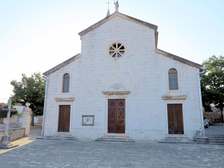 Catholic church with church tower in Gornje Selo on the island of Šolta