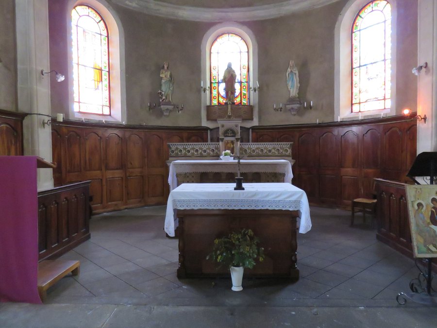 File:Grézieux-le-Fromental - Chœur église Sainte-Catherine.jpg
