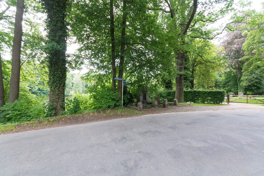 Kriegerdenkmal im Ortsteil Lasbek-Gut der Gemeinde Lasbek