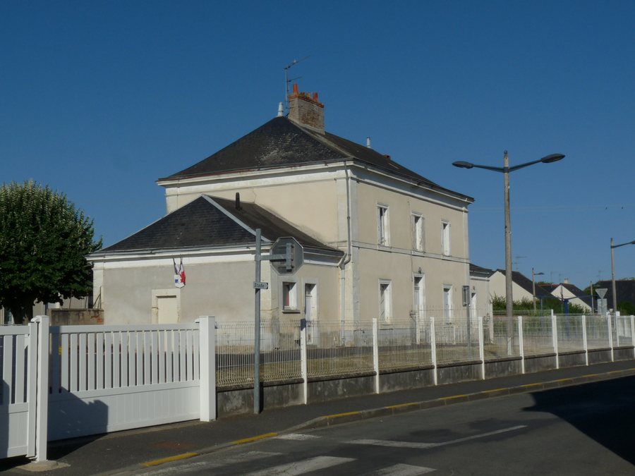 File:Auverse (49) École primaire publique.jpg