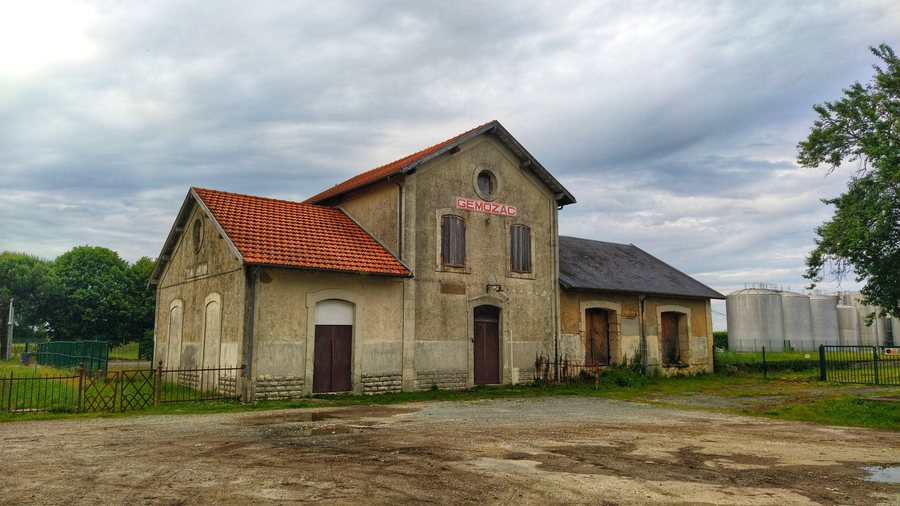File:Gare de Gémozac.jpg