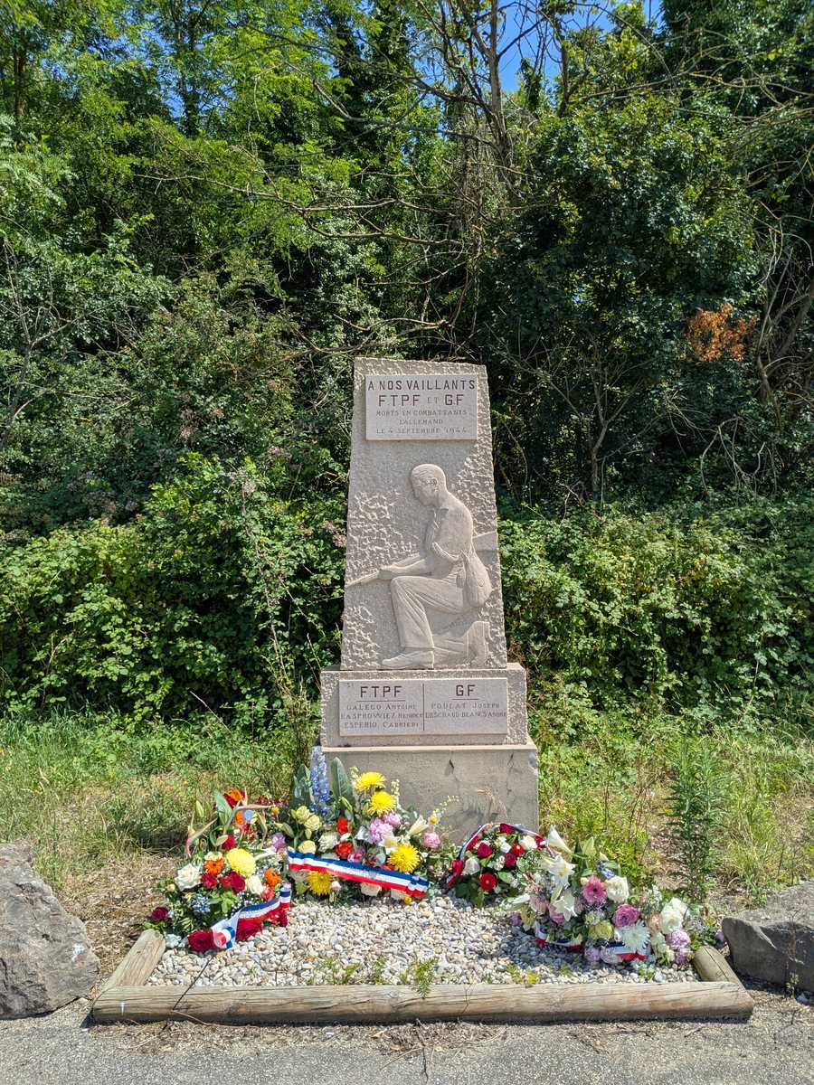 File:Villette-d'Anthon - Mémorial Résistance au bois des Pesses 1 (juin 2025).jpg