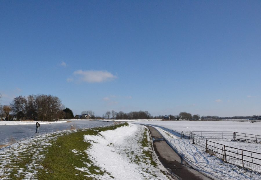 Marskramerpad hiking route along the Kromme Mijdrecht south of De Hoef