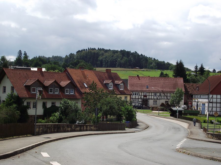 Ortsdurchfahrt durch Dehringhausen in Richtung Freienhagen