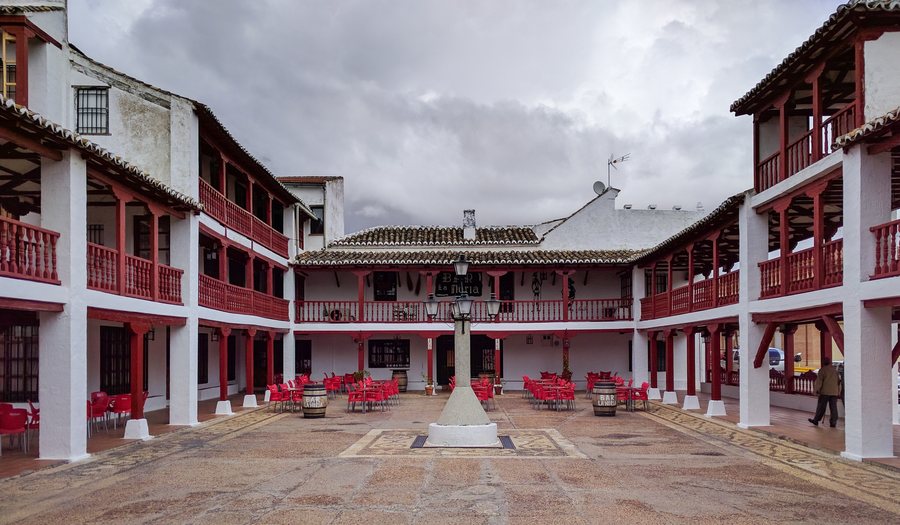 File:Plaza de la constitucion en Puerto Lapice.jpg