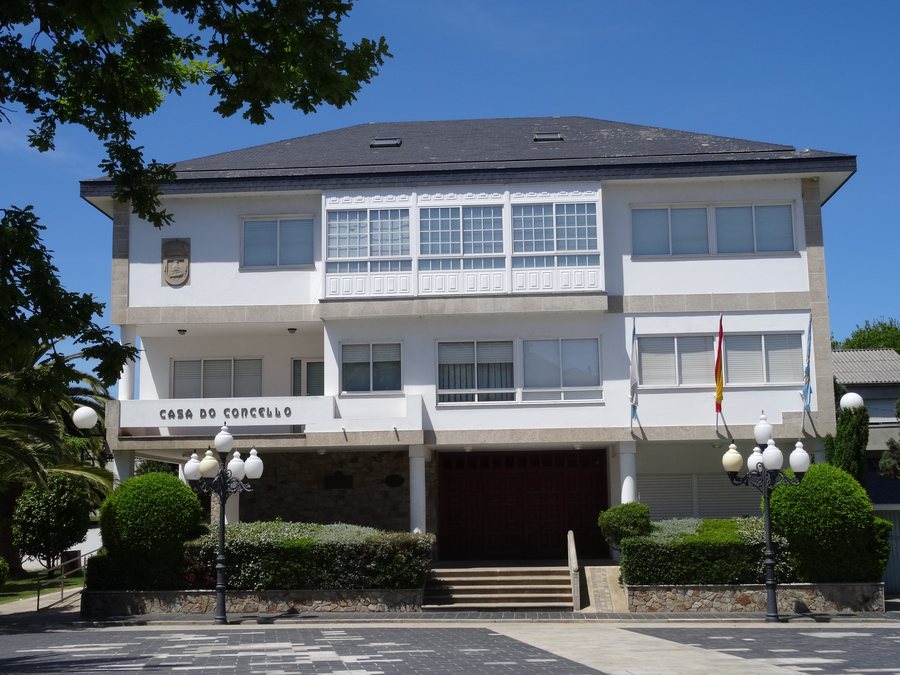 File:Casa concello A Laracha, Coruña, Spain.JPG