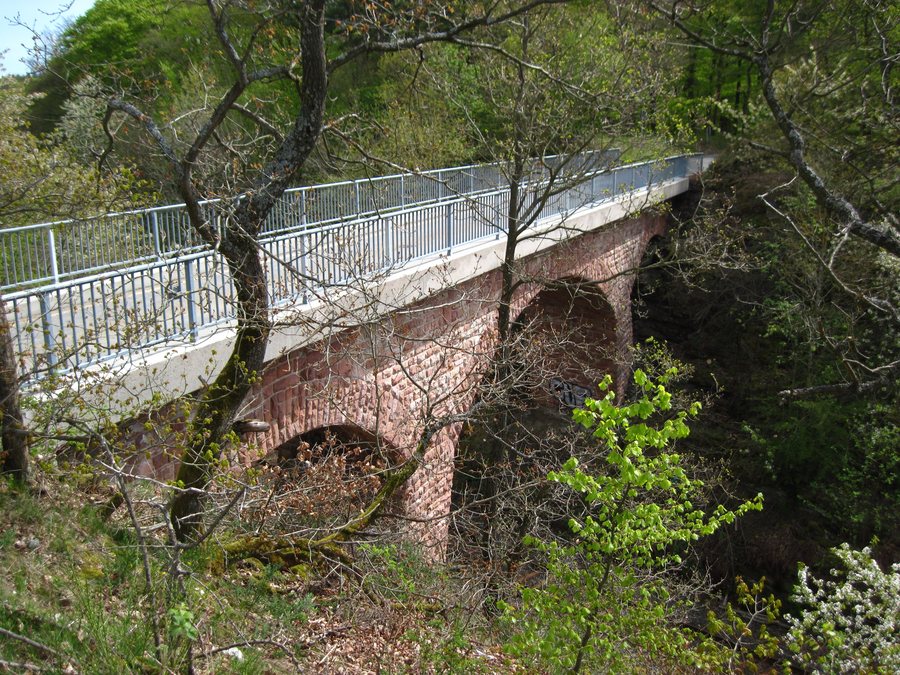 File:Halsenbach Dörther Brücke Ehr nordöstlich des Ortes.JPG