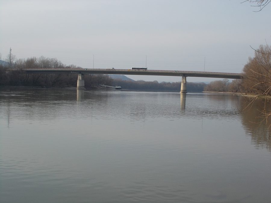 Tildy Bridge over the Danube near TahitĂłtfalu with a bus heading toward the Szentendrei-sziget