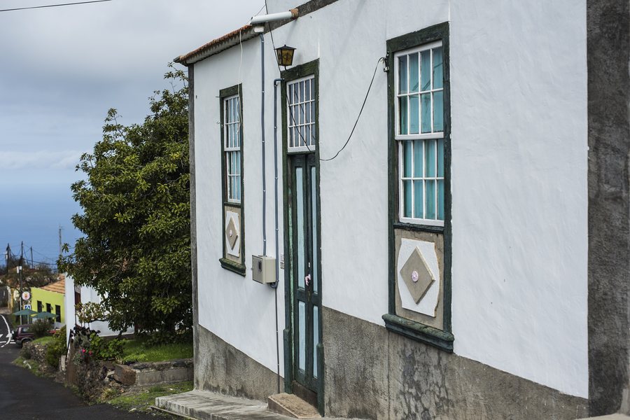 File:Casa familiar, tipica de Las Tricias, Garafía.jpg