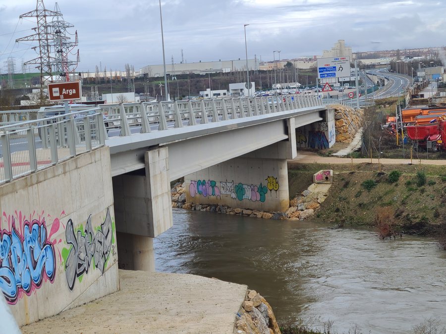 File:Puente Barañáin-Landaben conexión con NA-30 1.jpg