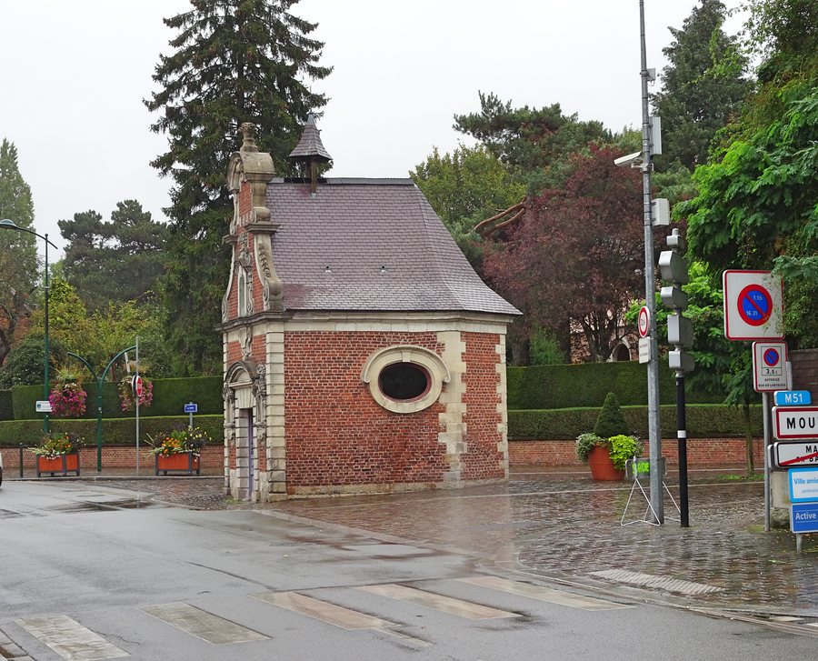 File:Mouvaux, chapelle Notre-Dame-des-Malades en2019 (1).jpg