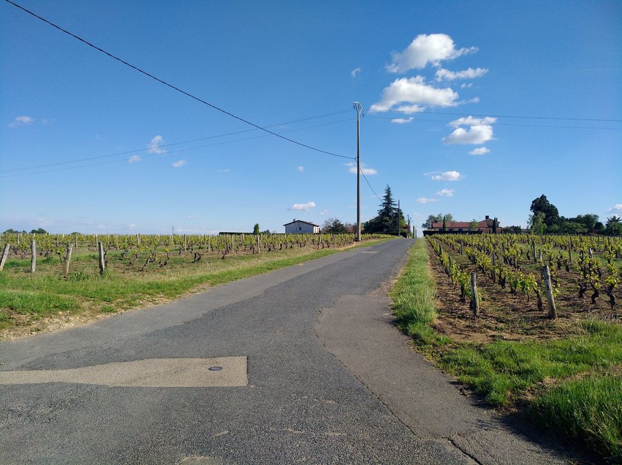 File:Arnas - Route de la Chapelle (mai 2019).jpg