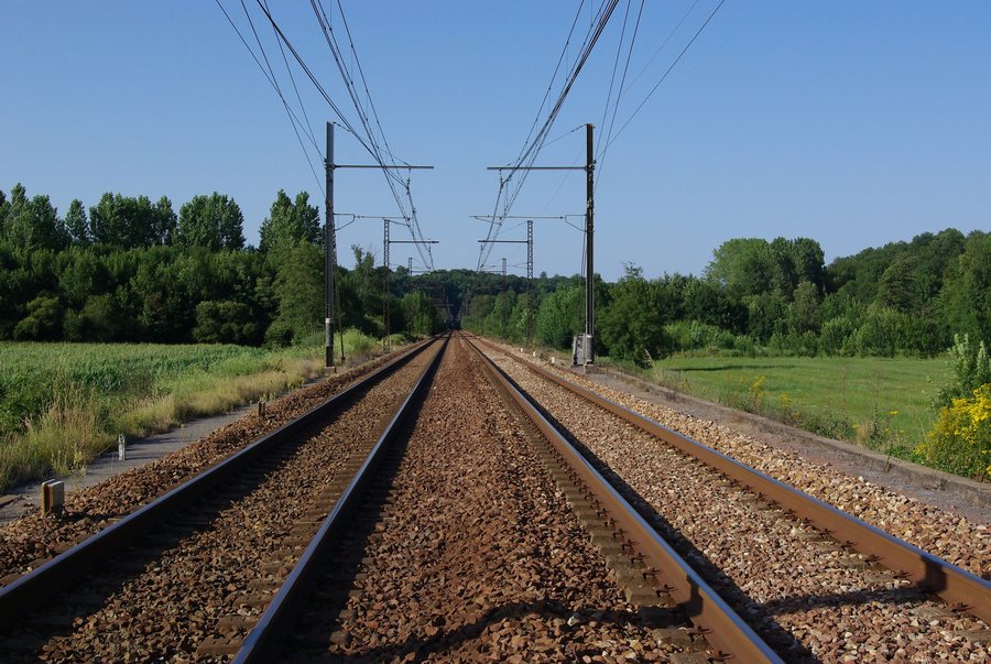 File:Iteuil 86 Ligne Paris-Aus-Bordeaux-St-J 2010.jpg