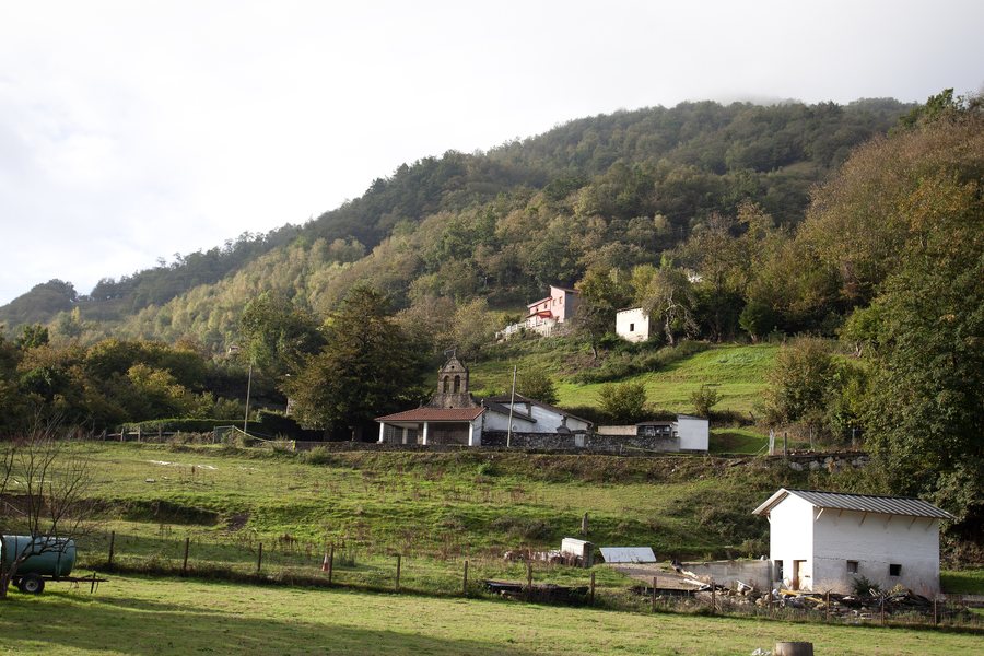 File:Carrio (Laviana, Asturias).jpg