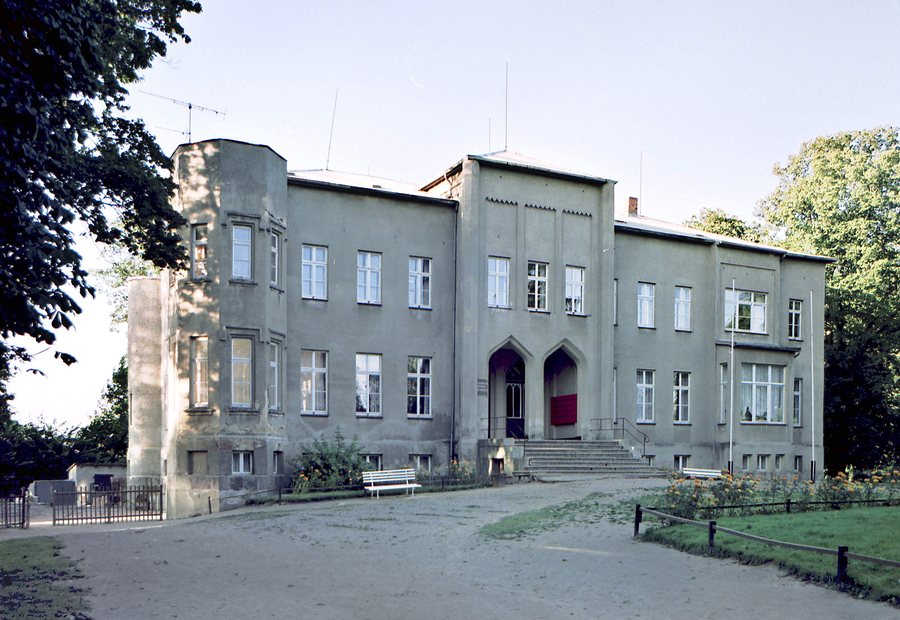 File:19870915700NR Wardow Gutshaus Herrenhaus.jpg