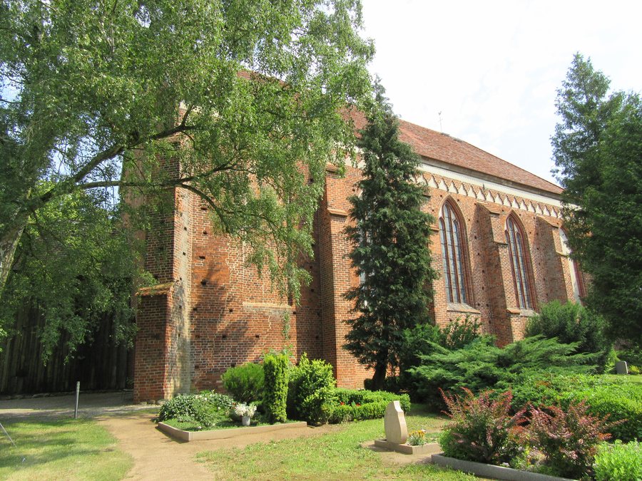 File:KIrche Hohen Viecheln 06 2016 01.jpg
