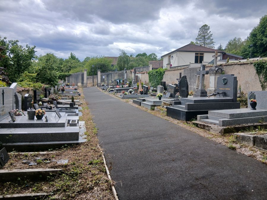 File:Cimetière de Dommartemont, Dommartemont.jpg