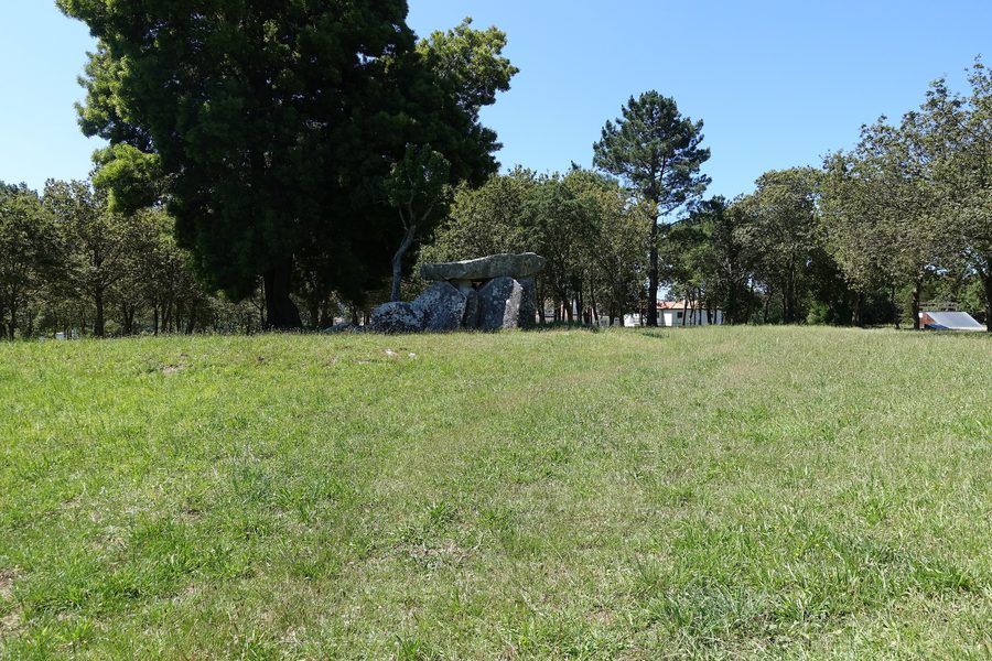 Dólmen da Barrosa em Vila Praia de Âncora, Portugal