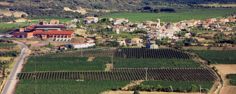 File:Salas Bajas y bodega - panoramio.jpg