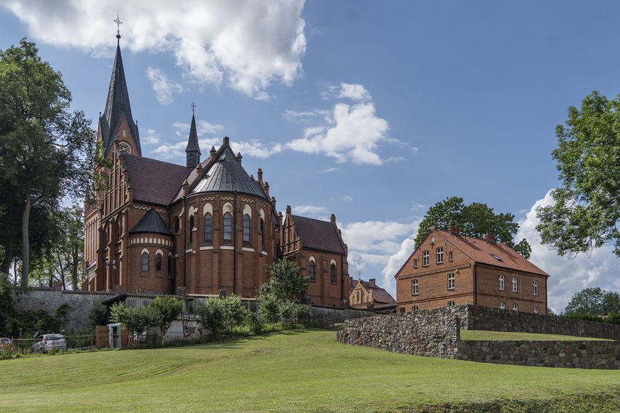 Wide view of the sanctuary in Gietrzwałd, including the Basilica of the Nativity of the Virgin Mary and adjoining buildings
