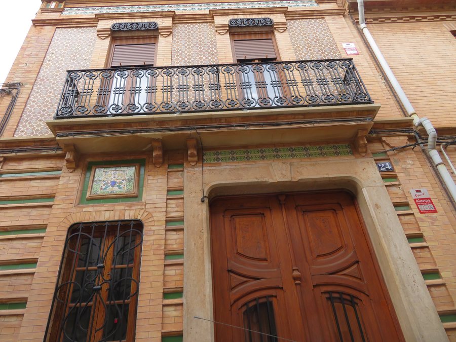 File:Albuixech, casa modernista, municipio de la provincia de Valencia, España.jpg