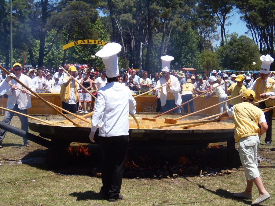 Fiesta del Omelette Gigante in Pigüé