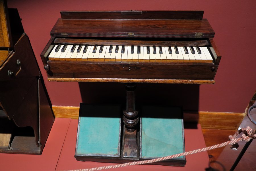 File:Harmonio, Barres Castropol, año 1875-1900, Museo del Pueblo de Asturias.jpg
