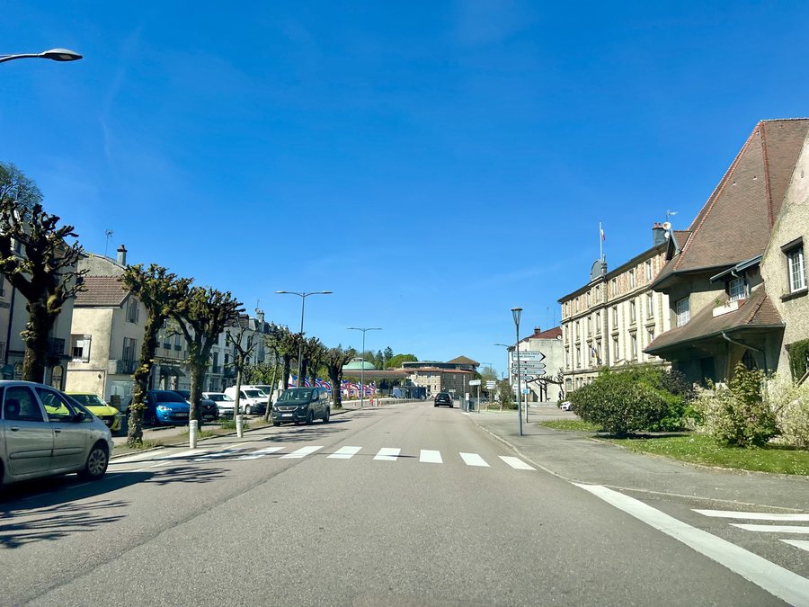 File:Contrexéville - rue Gaston Thomson.jpg