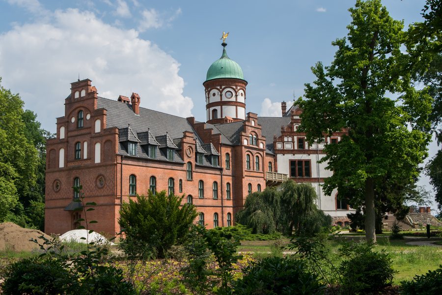 File:Lübstorf Schloss Wiligrad.jpg