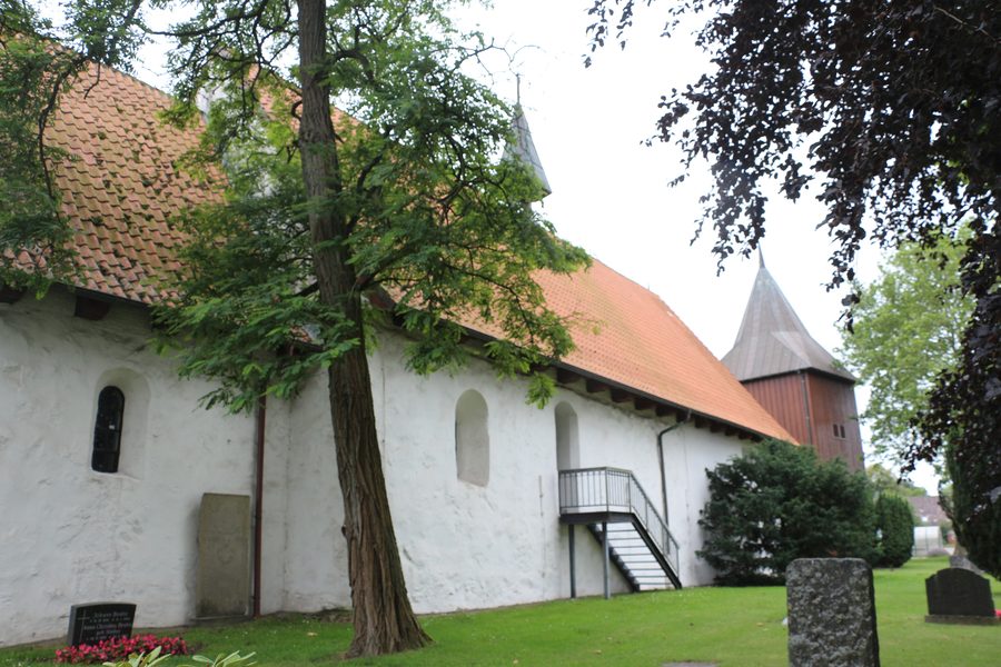 St.-Marien-Magdalenen-Kirche in Erfde von Nordosten