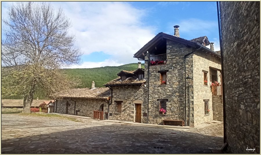 File:  Villanovilla (Aragón, España, 19-10-2024) (54223589182).jpg