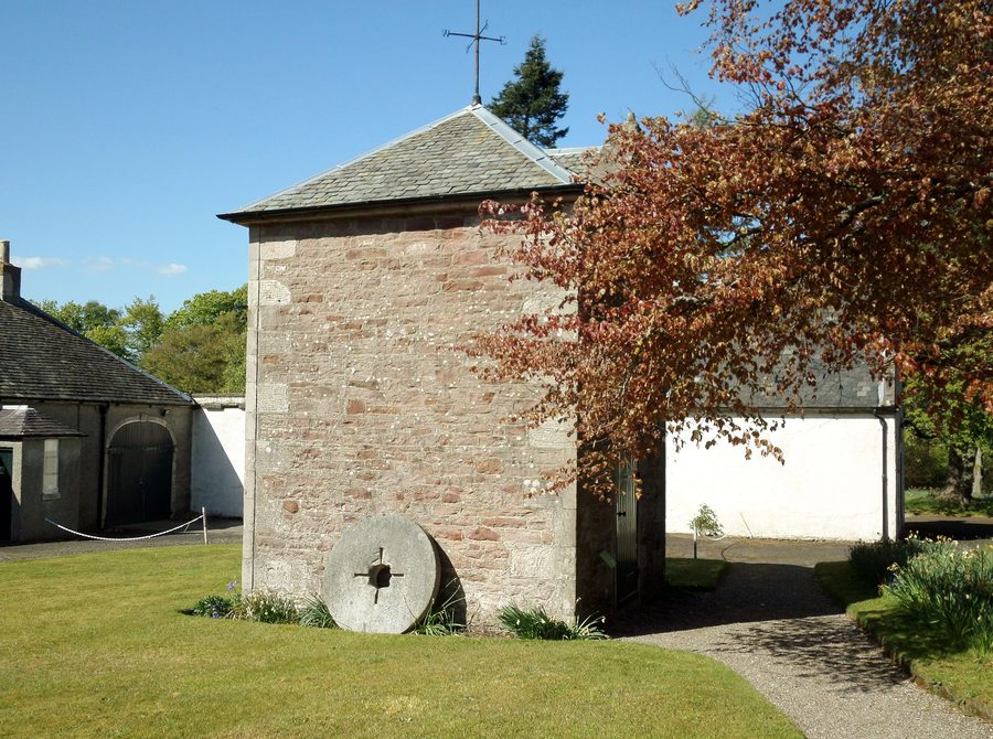 Taubenschlag in den Geilston Gardens bei Cardross, Schottland