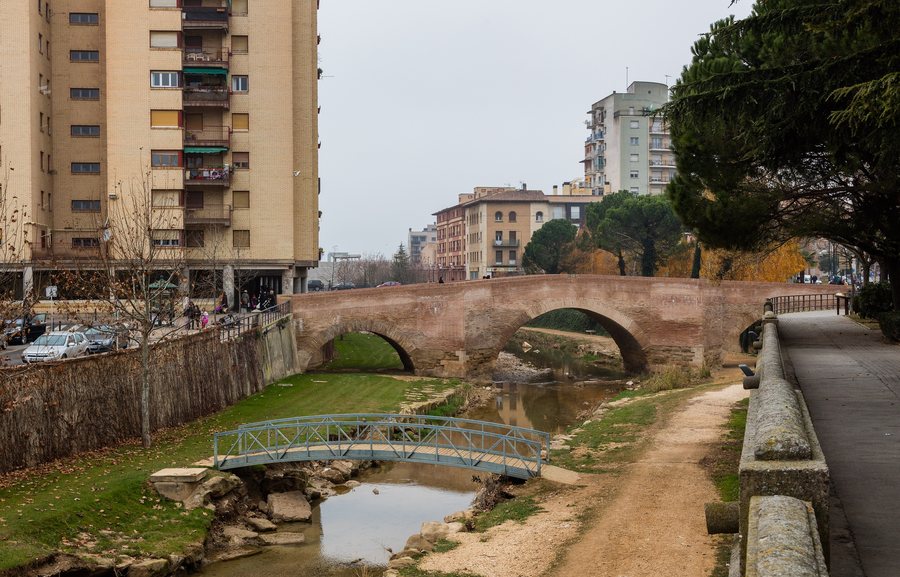 File:Puente Viejo, Monzón, Huesca, España, 2015-12-23, DD 21.jpg