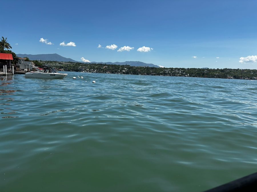 Blick auf den Lago de Tequesquitengo im mexikanischen Bundesstaat Morelos