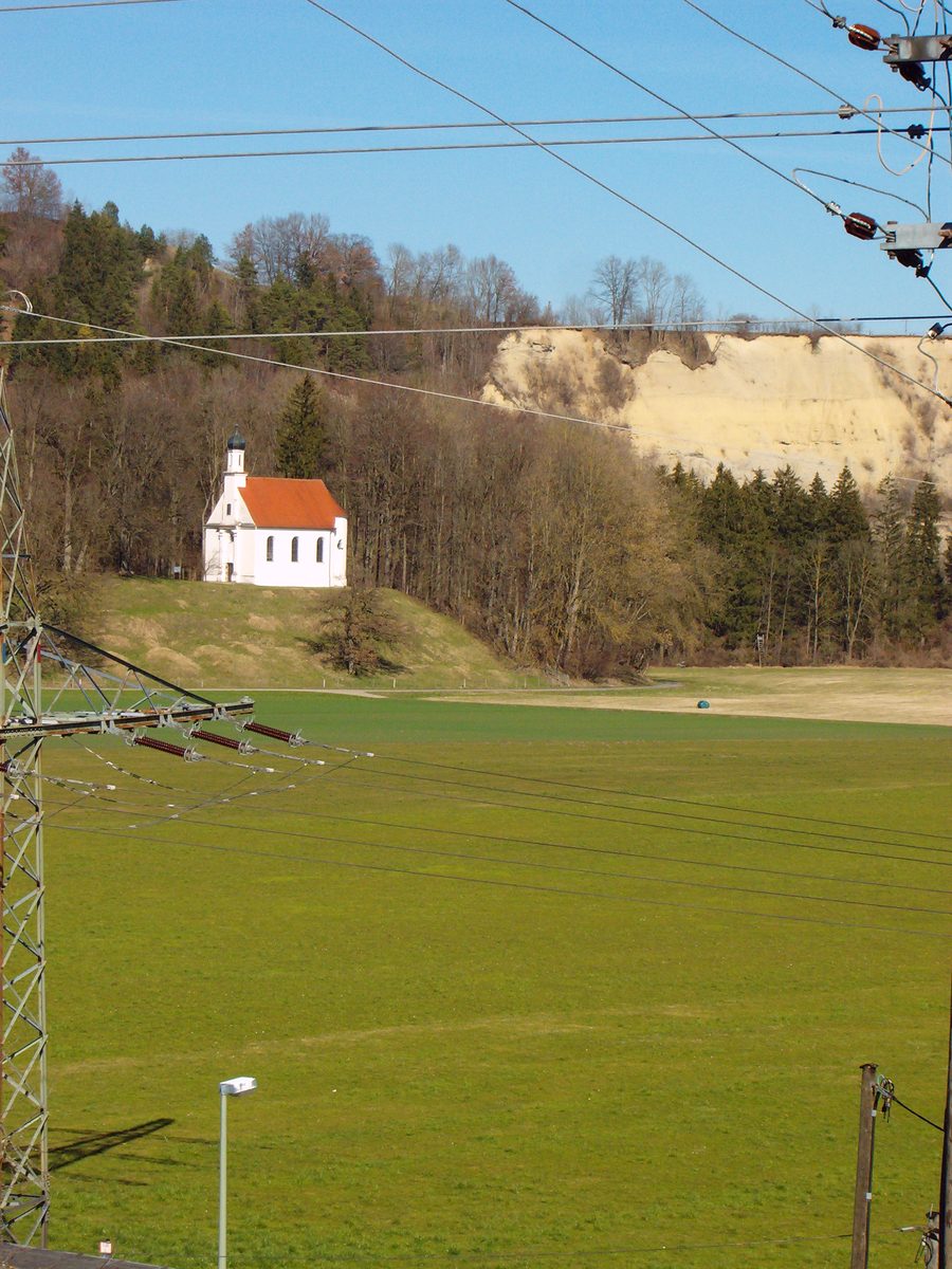 Lorenzberg mit Lorenzkirche in Epfach
