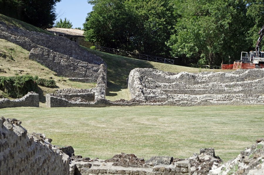 File:Sanxay (Vienne) - 48263611196.jpg