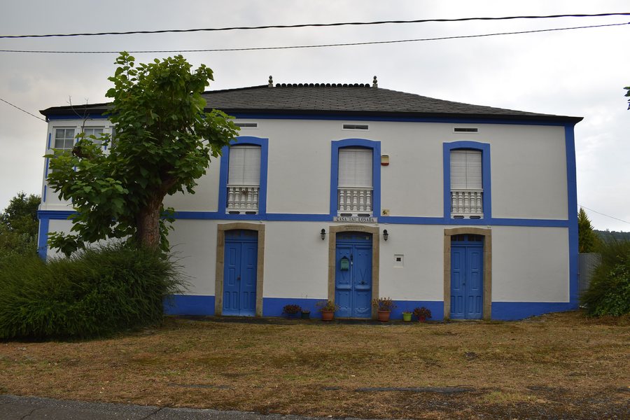 File:Casa A Losada no Mesón (Noceda, O Incio), ao pé da antiga estrada C-546.jpg