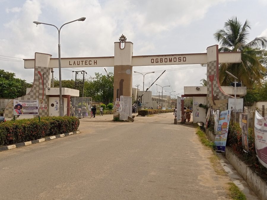 Main gate of the Ladoke Akintola University of Technology in Ogbomosho